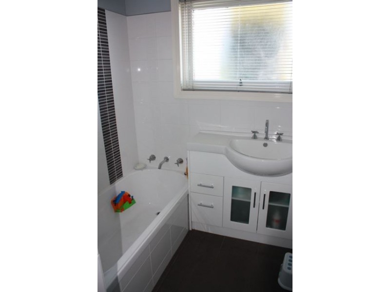 9 Snow Street, Newnham TAS 7248