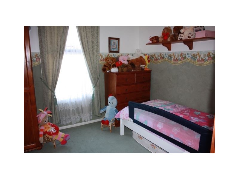 9 Snow Street, Newnham TAS 7248