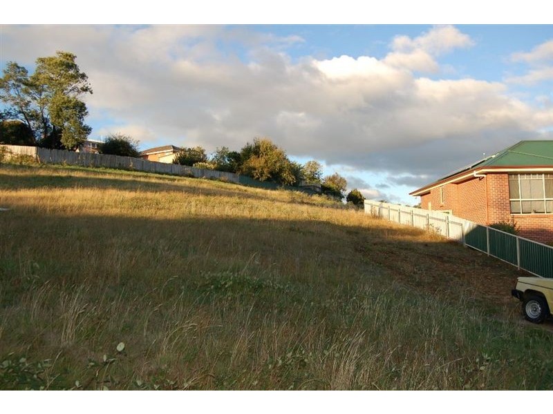 8 Meadowbank Road, Newnham TAS 7248