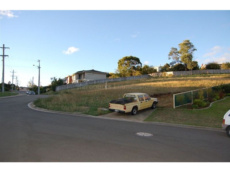 8 Meadowbank Road, Newnham TAS 7248