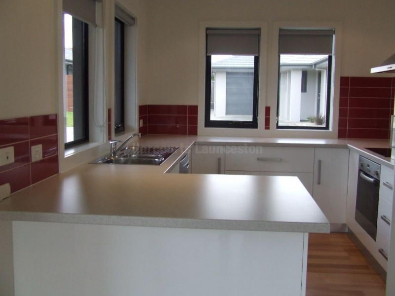 5/26-28 Bartlett Grove, Newnham TAS 7248