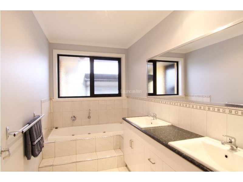 10 Columbus Drive, Blackstone Heights TAS 7250