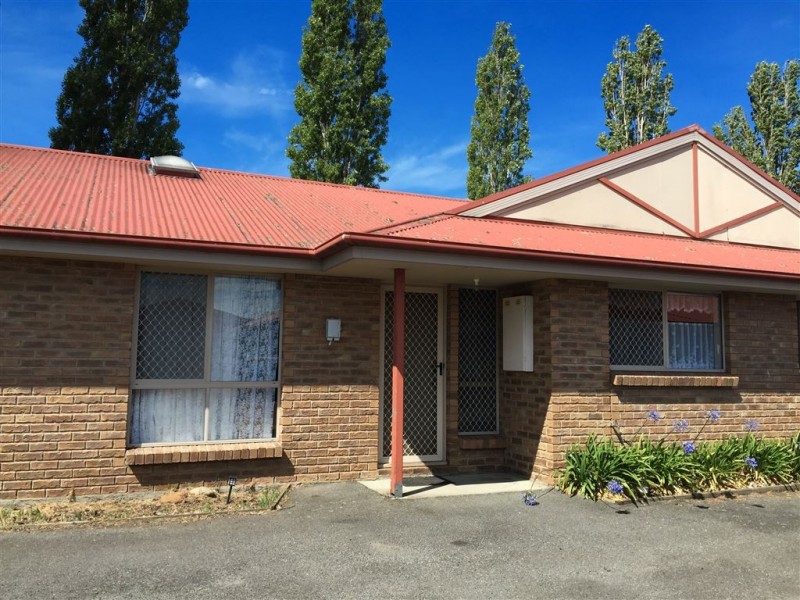 4/4 Roger Retreat, Newnham TAS 7248