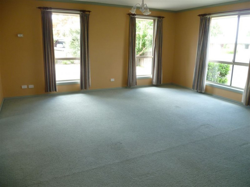 1/4 Roger Retreat, Newnham TAS 7248