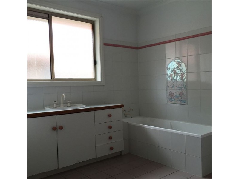 1/4 Roger Retreat, Newnham TAS 7248