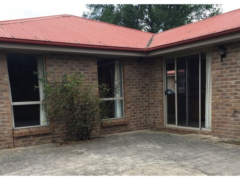1/4 Roger Retreat, Newnham TAS 7248