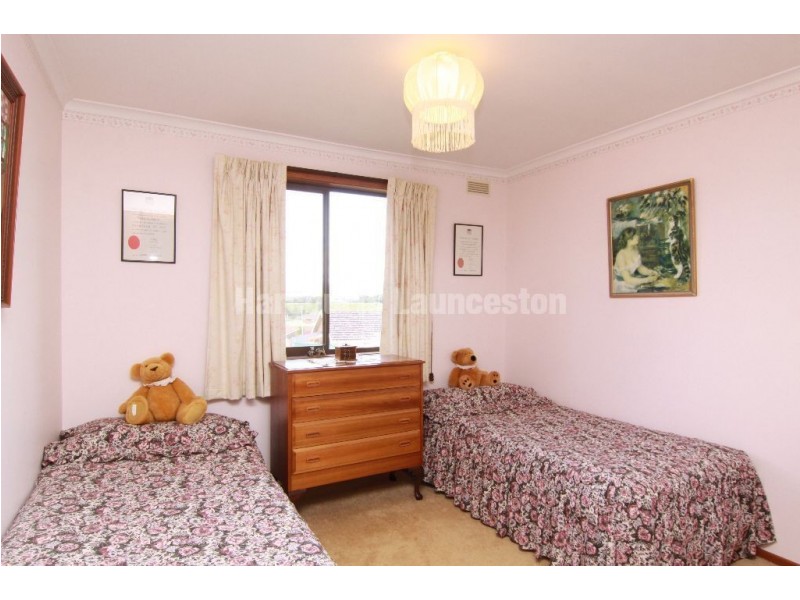 17 Ronald Place, Norwood TAS 7250