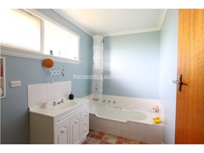 16 Riverside Drive, Riverside TAS 7250