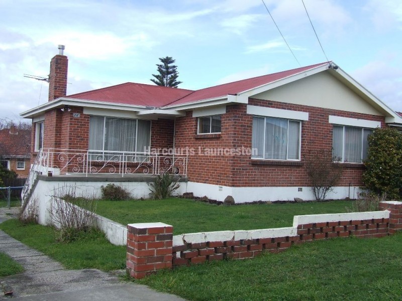 16 Paringa Avene, Newnham TAS 7248