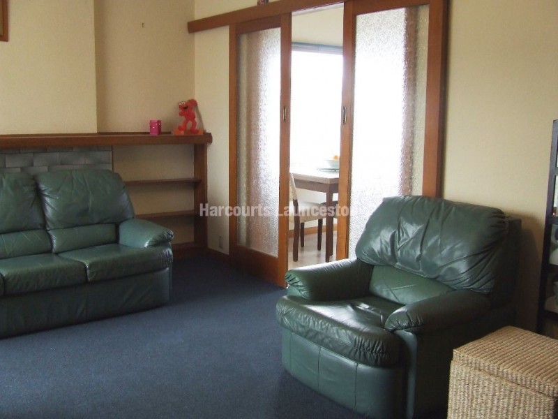 16 Paringa Avene, Newnham TAS 7248