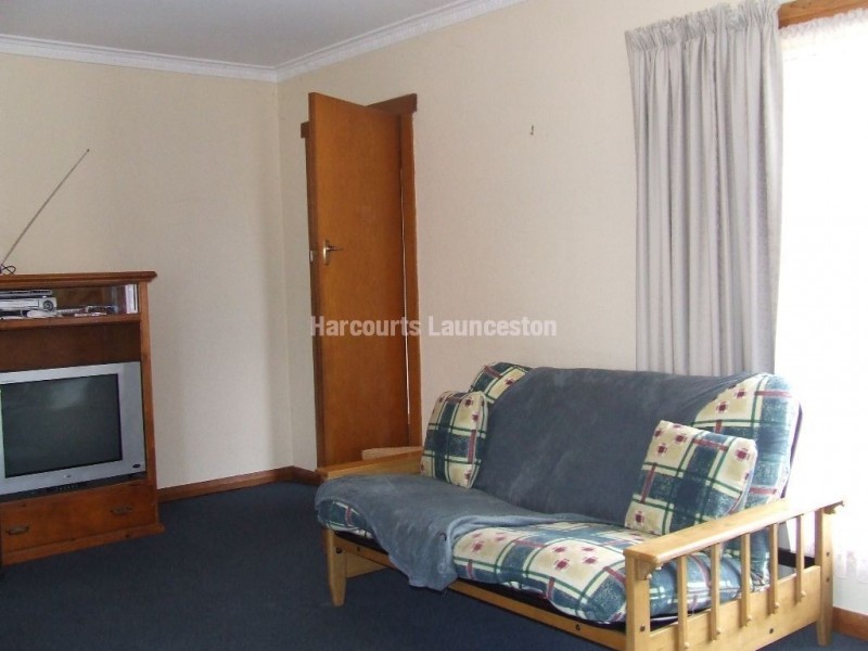 16 Paringa Avene, Newnham TAS 7248