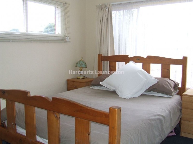 16 Paringa Avene, Newnham TAS 7248