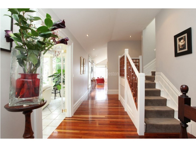 9 Forest Road, Trevallyn TAS 7250