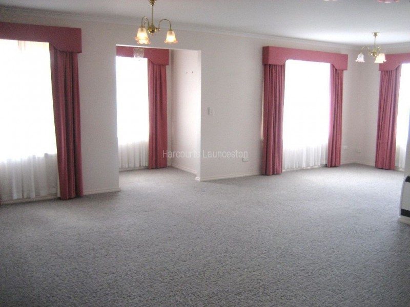 3/2 Carerra Place, Norwood TAS 7250