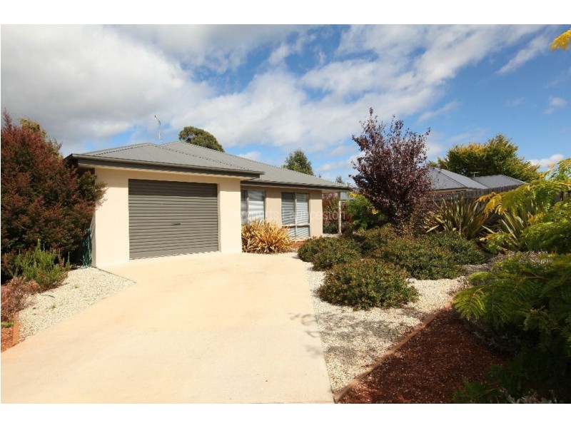 14 Bethune Place, Newnham TAS 7248
