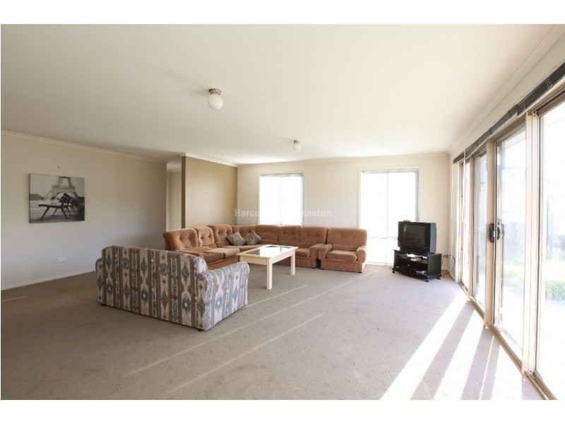 13 Pocket Place, Newnham TAS 7248