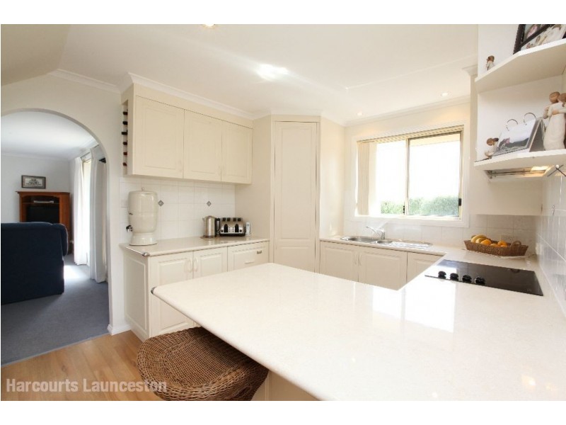 11 Pinsley Drive, St Leonards TAS 7250