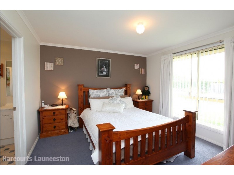 11 Pinsley Drive, St Leonards TAS 7250