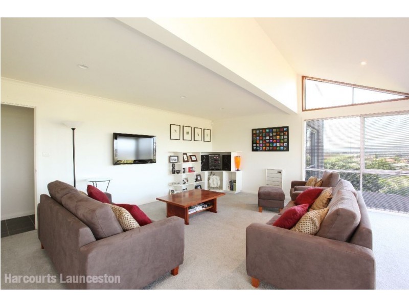 47 Roberts Crescent, Newnham TAS 7248