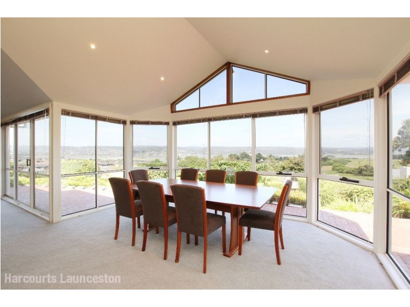 47 Roberts Crescent, Newnham TAS 7248