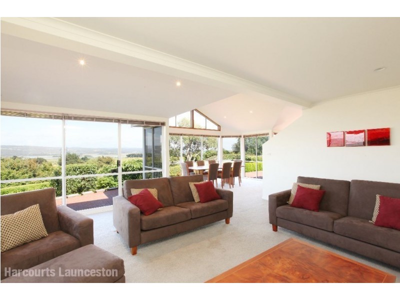 47 Roberts Crescent, Newnham TAS 7248