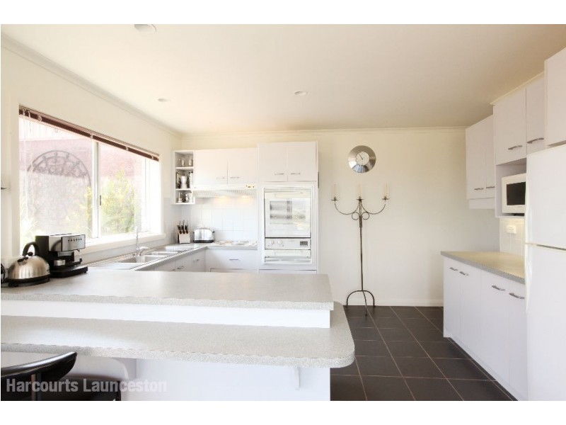 47 Roberts Crescent, Newnham TAS 7248