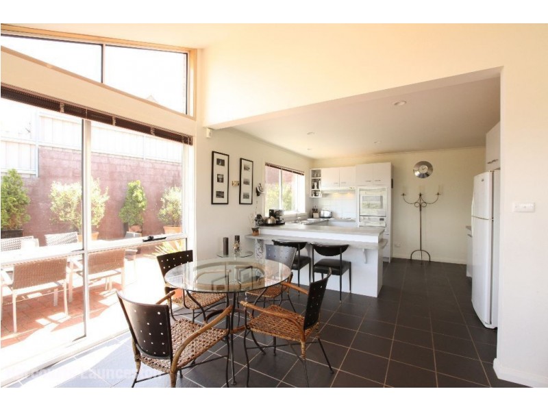 47 Roberts Crescent, Newnham TAS 7248