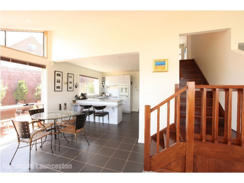 47 Roberts Crescent, Newnham TAS 7248