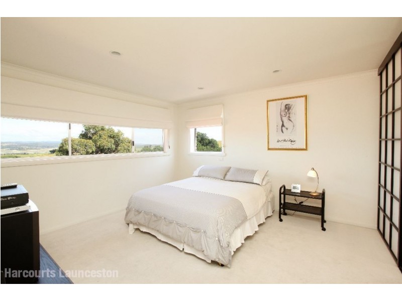 47 Roberts Crescent, Newnham TAS 7248