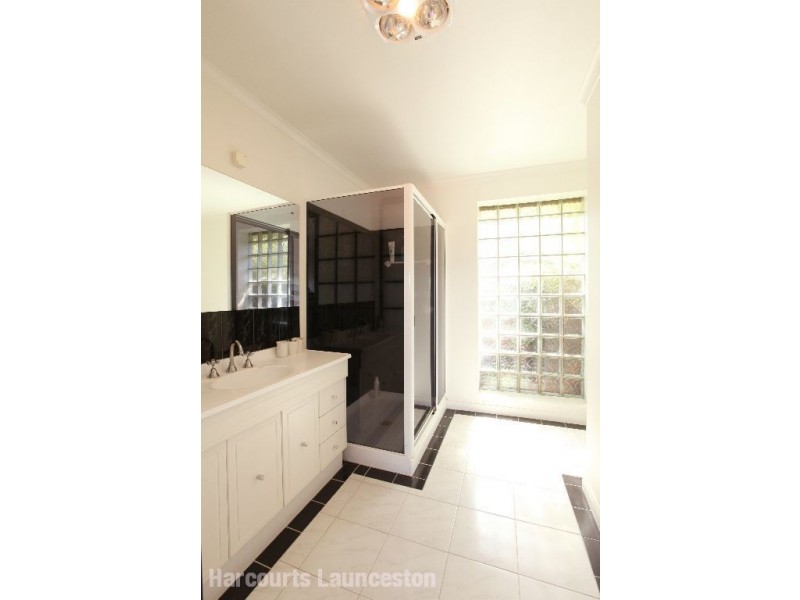 47 Roberts Crescent, Newnham TAS 7248
