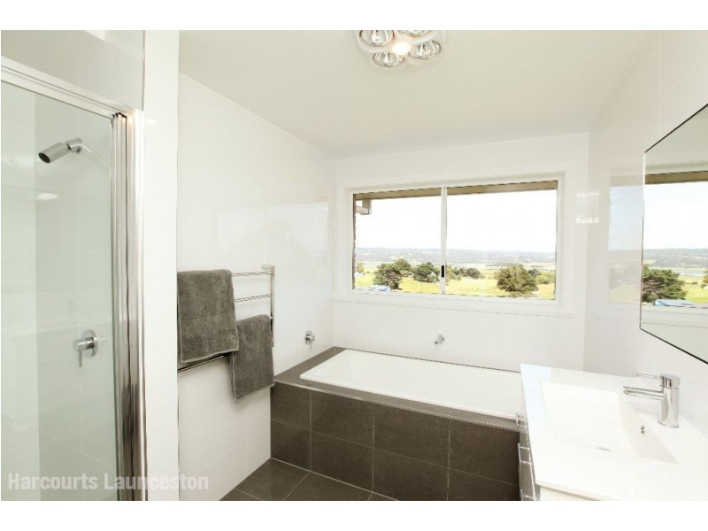 47 Roberts Crescent, Newnham TAS 7248