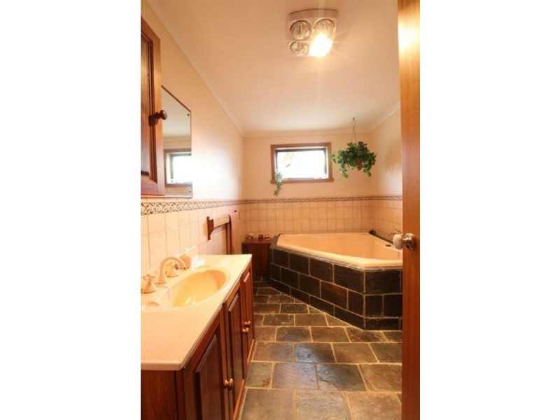 15 Bayview Drive, Blackstone Heights TAS 7250
