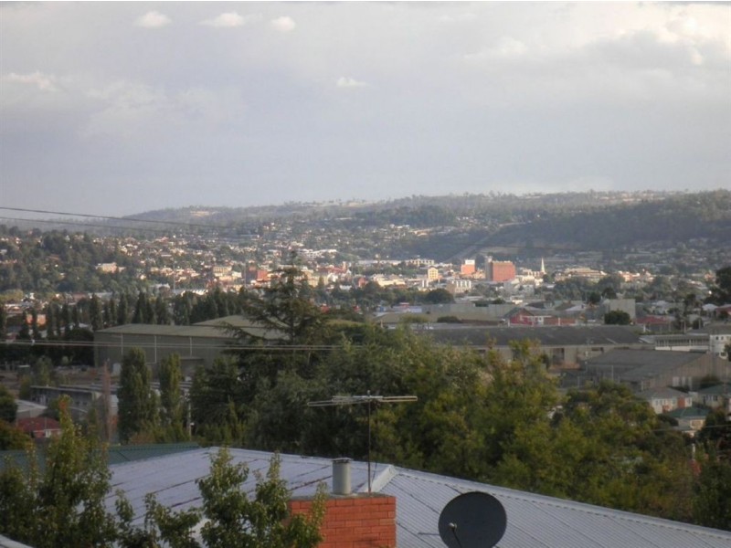 32 Cedar Street, Newnham TAS 7248