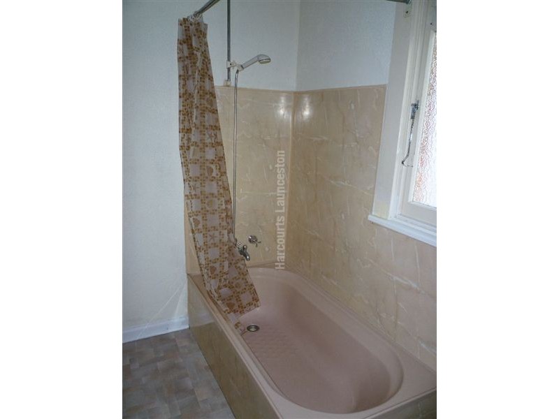 28 Ernest Street, Kings Meadows TAS 7249