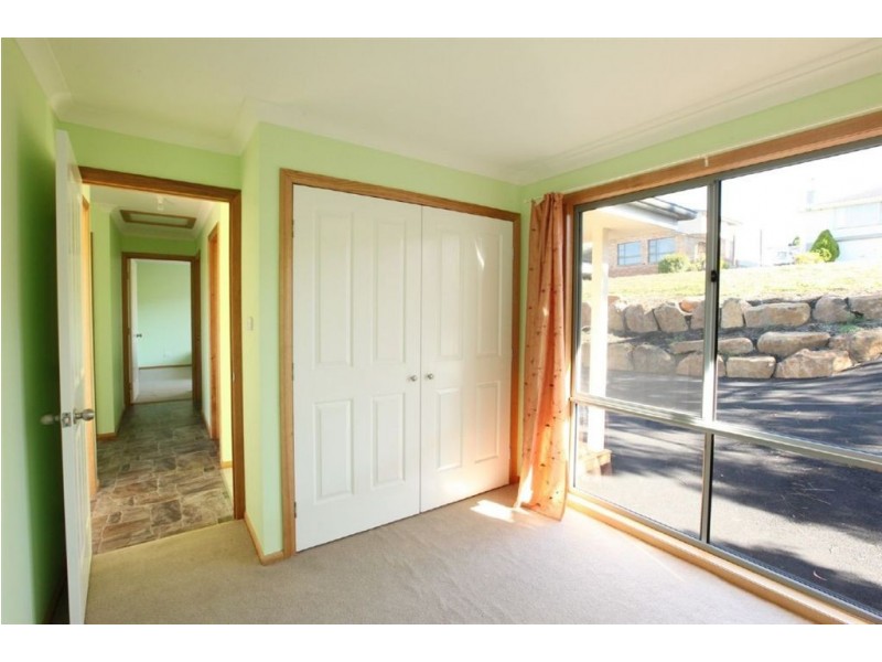 34 Crandon Crescent, Newnham TAS 7248