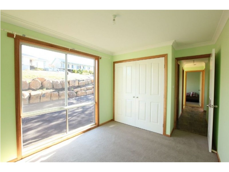 34 Crandon Crescent, Newnham TAS 7248
