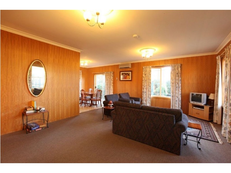 2/4 Casino Rise, Prospect Vale TAS 7250