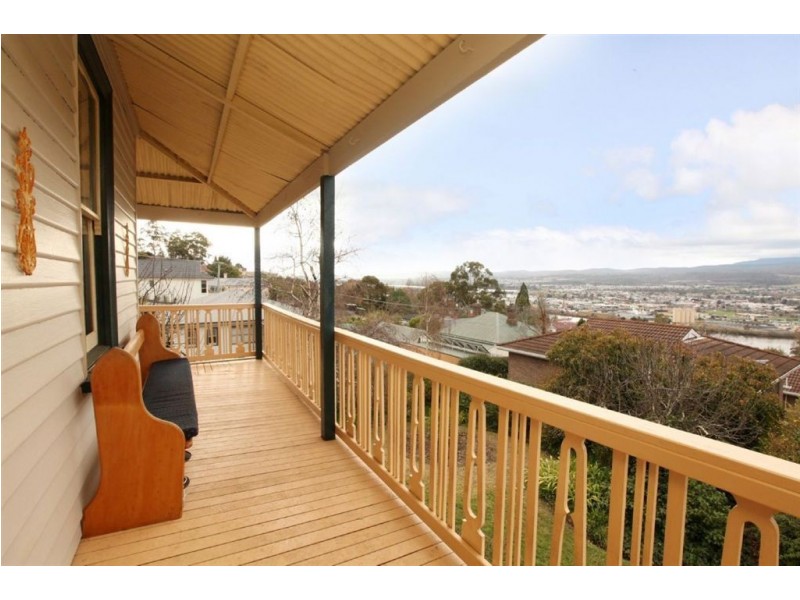 6 Delamere Crescent, Trevallyn TAS 7250