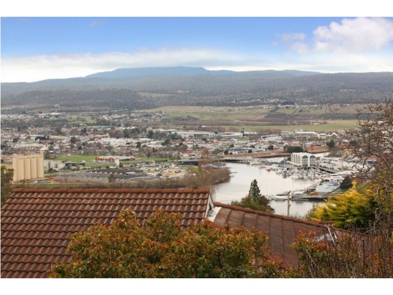 6 Delamere Crescent, Trevallyn TAS 7250