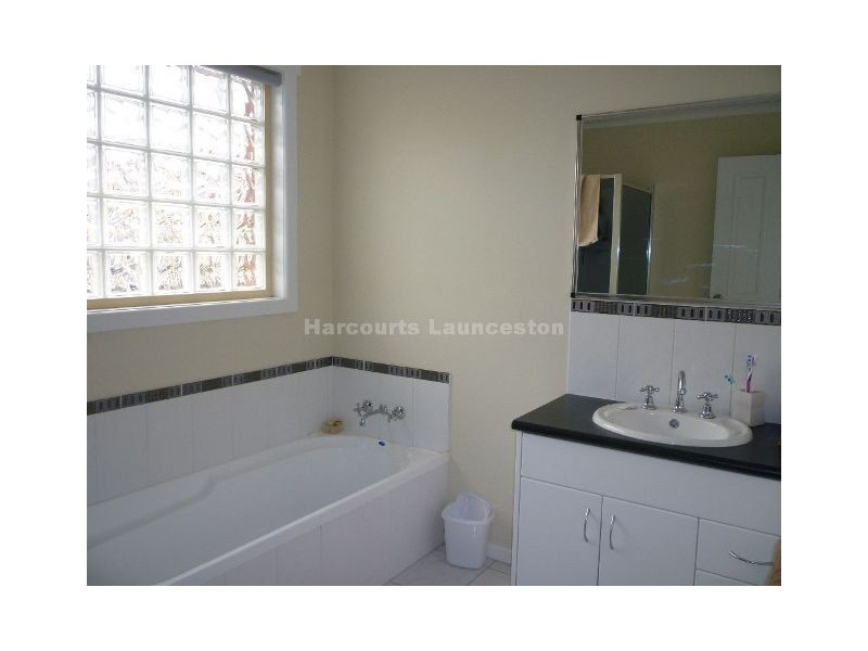 1/129 Alanvale Road, Newnham TAS 7248