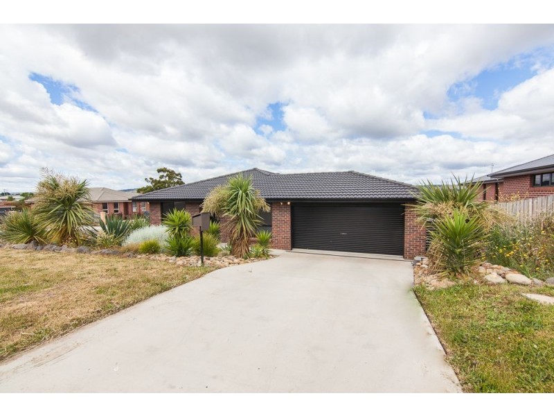 10 Dafnis Drive, Newnham TAS 7248