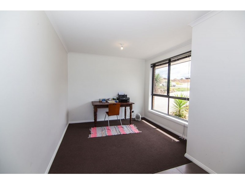 10 Dafnis Drive, Newnham TAS 7248