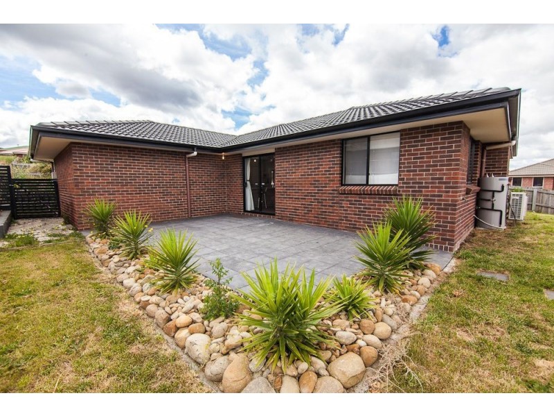 10 Dafnis Drive, Newnham TAS 7248
