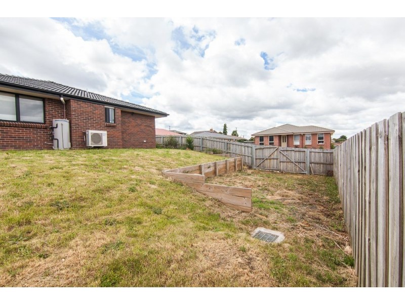 10 Dafnis Drive, Newnham TAS 7248