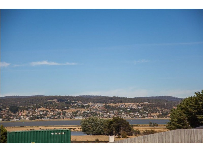 18 Carillion Court, Newnham TAS 7248