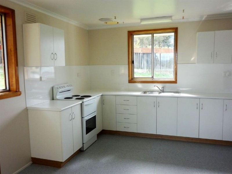 8 Emerald Place, Ravenswood TAS 7250