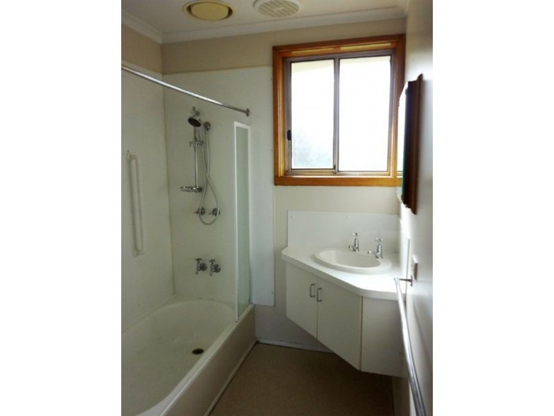 8 Emerald Place, Ravenswood TAS 7250