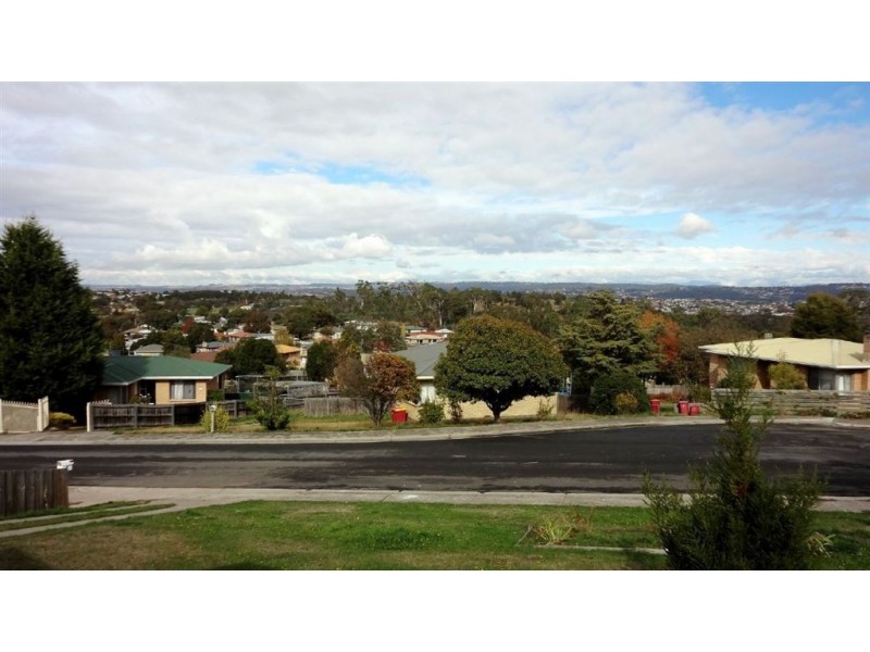 8 Emerald Place, Ravenswood TAS 7250