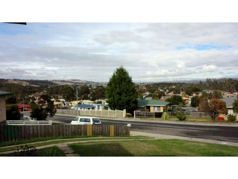 8 Emerald Place, Ravenswood TAS 7250