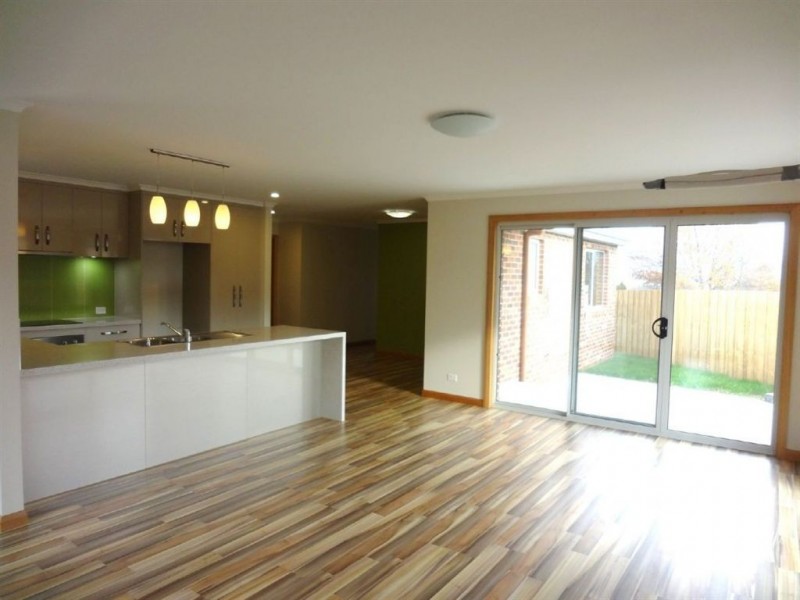 2/5 Caprice Court, Newnham TAS 7248